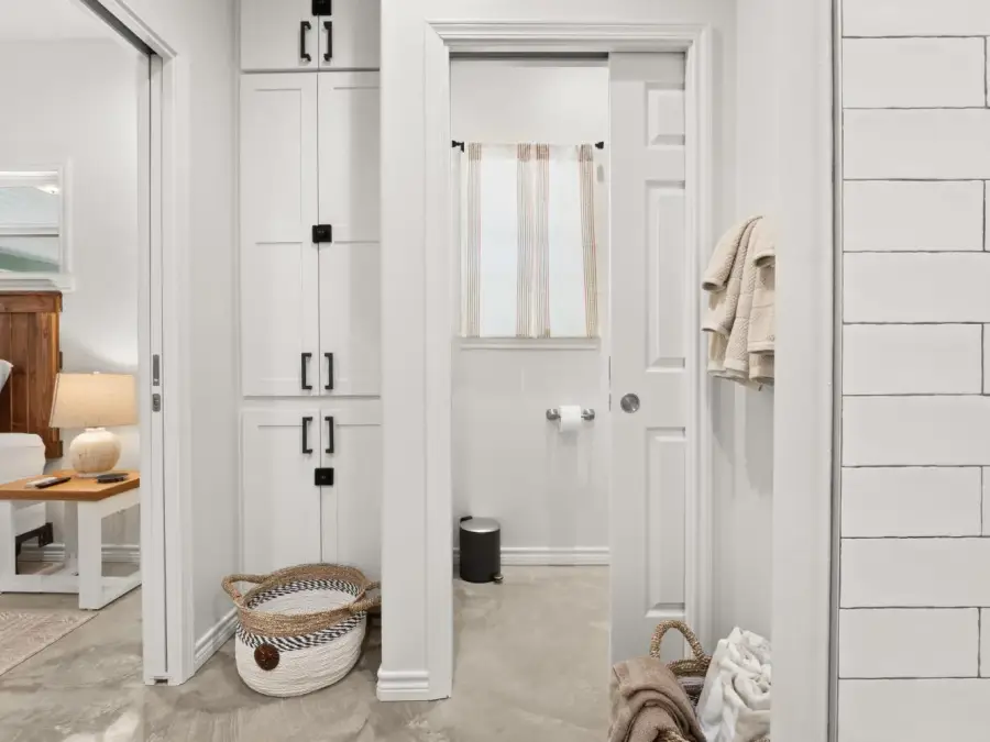 The toilet and shower area of the master bathroom are separate. The toilet and shower area of the master bathroom are separate.