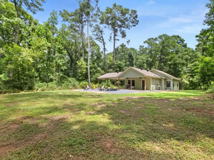 The back yard has plenty of space to walk around. The back yard has plenty of space to walk around.