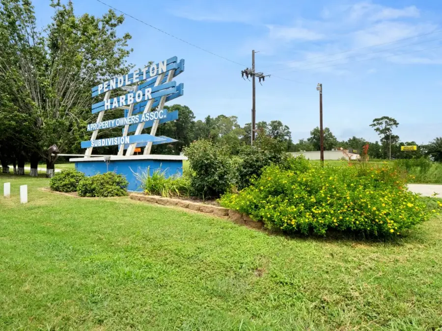 Peacefull Pines Bungalow is part of the Pendleton Harbor Community. Peacefull Pines Bungalow is part of the Pendleton Harbor Community.
